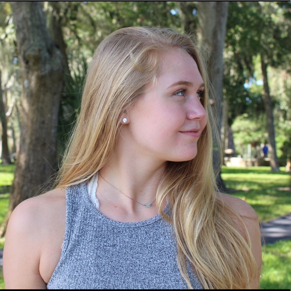 Meet your Posher, Holly