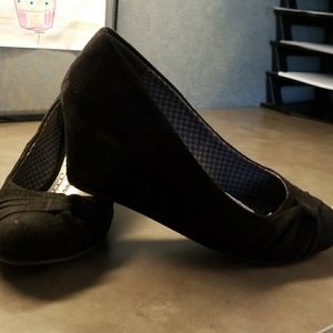 Black wedge shoes