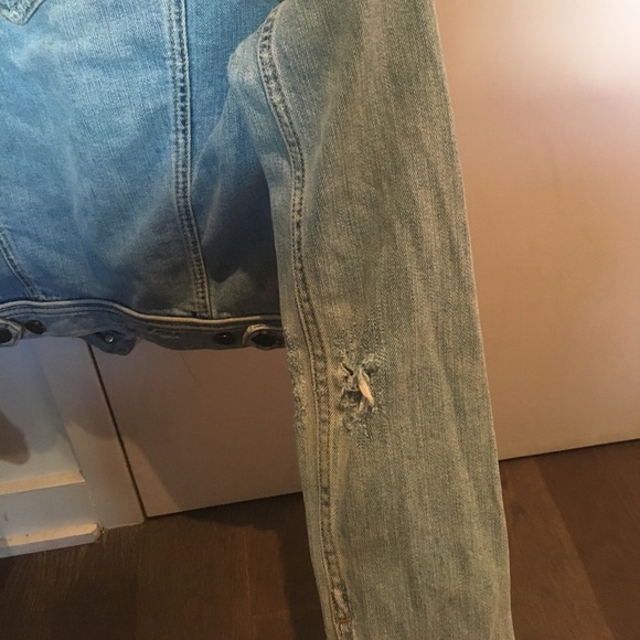 A&F jean jacket size s - Picture 3 of 5