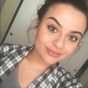 Meet your Posher, Dalia