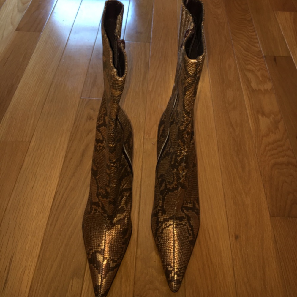 BRAND NEW HIGH HEEL LEATHER BOOTS.
