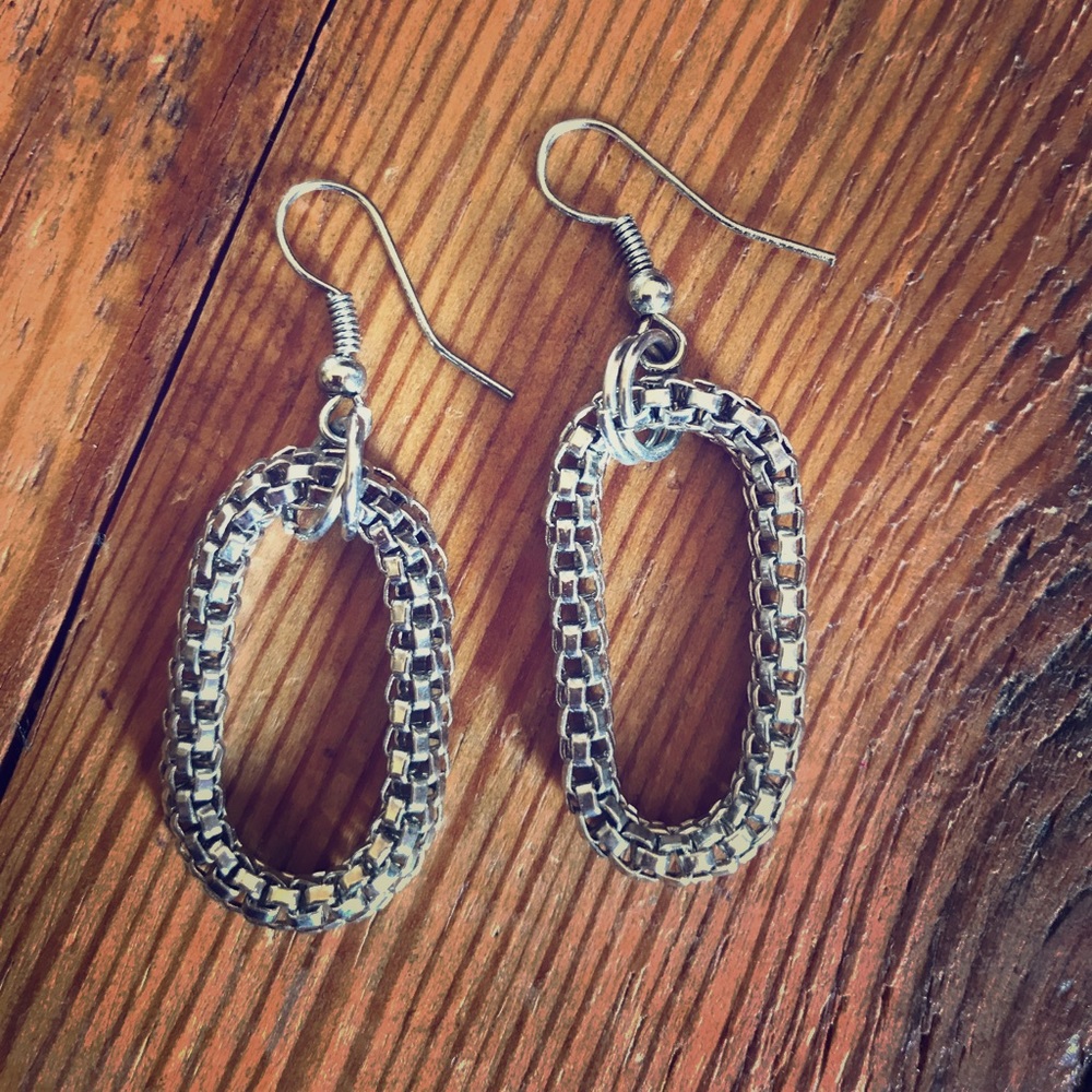 ~*unique*~ Silver Chain Dangle Hoops