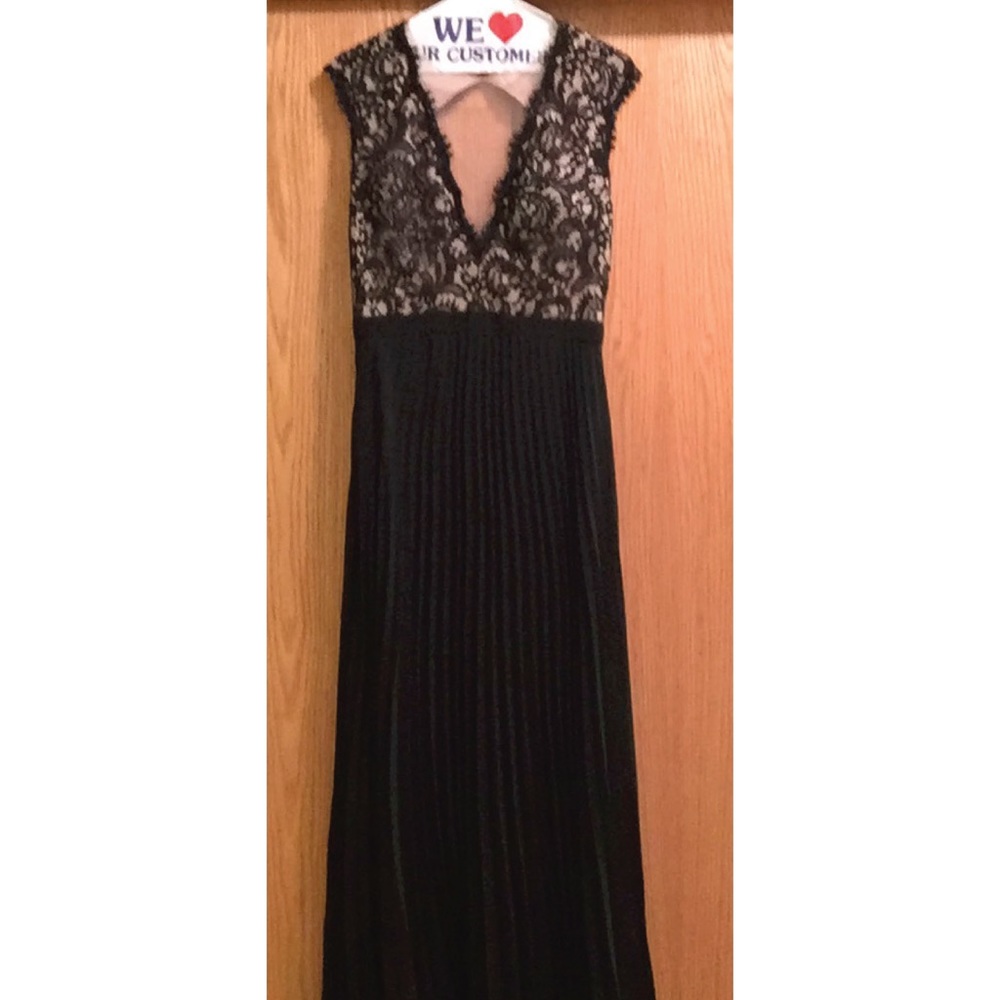 Women's Black Deep-v Lace Pleated Gown
