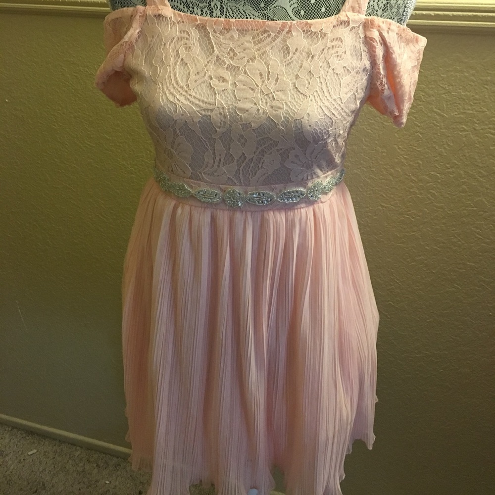 Beautiful dresses 👗 like new