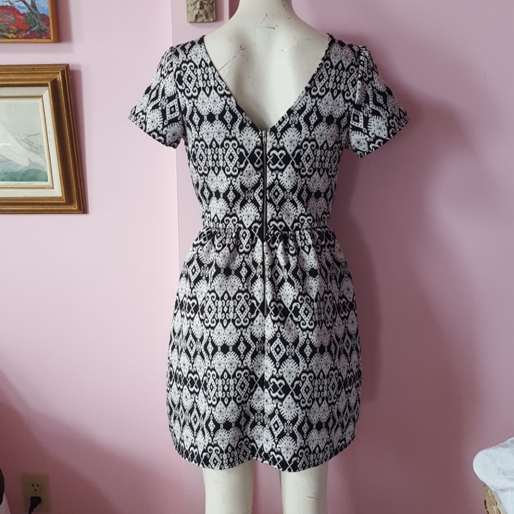 Black and white dress with industrial zipper - Picture 2 of 2