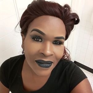 Meet your Posher, Eva