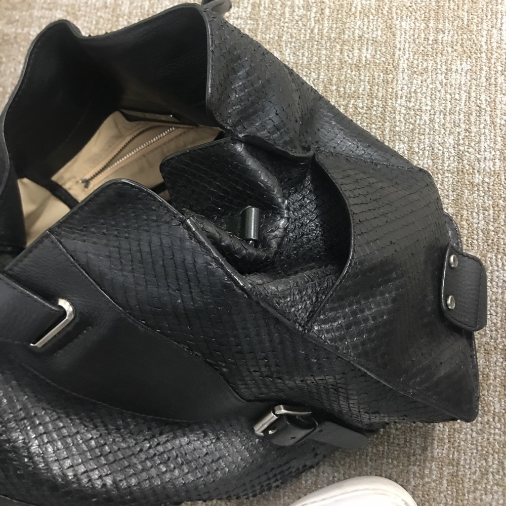 👜 Theory Genuine leather tote (faux snakeskin) - Picture 2 of 4