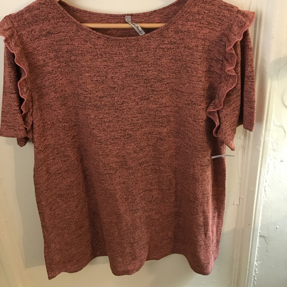 Size Medium soft pink ruffle sleeve top