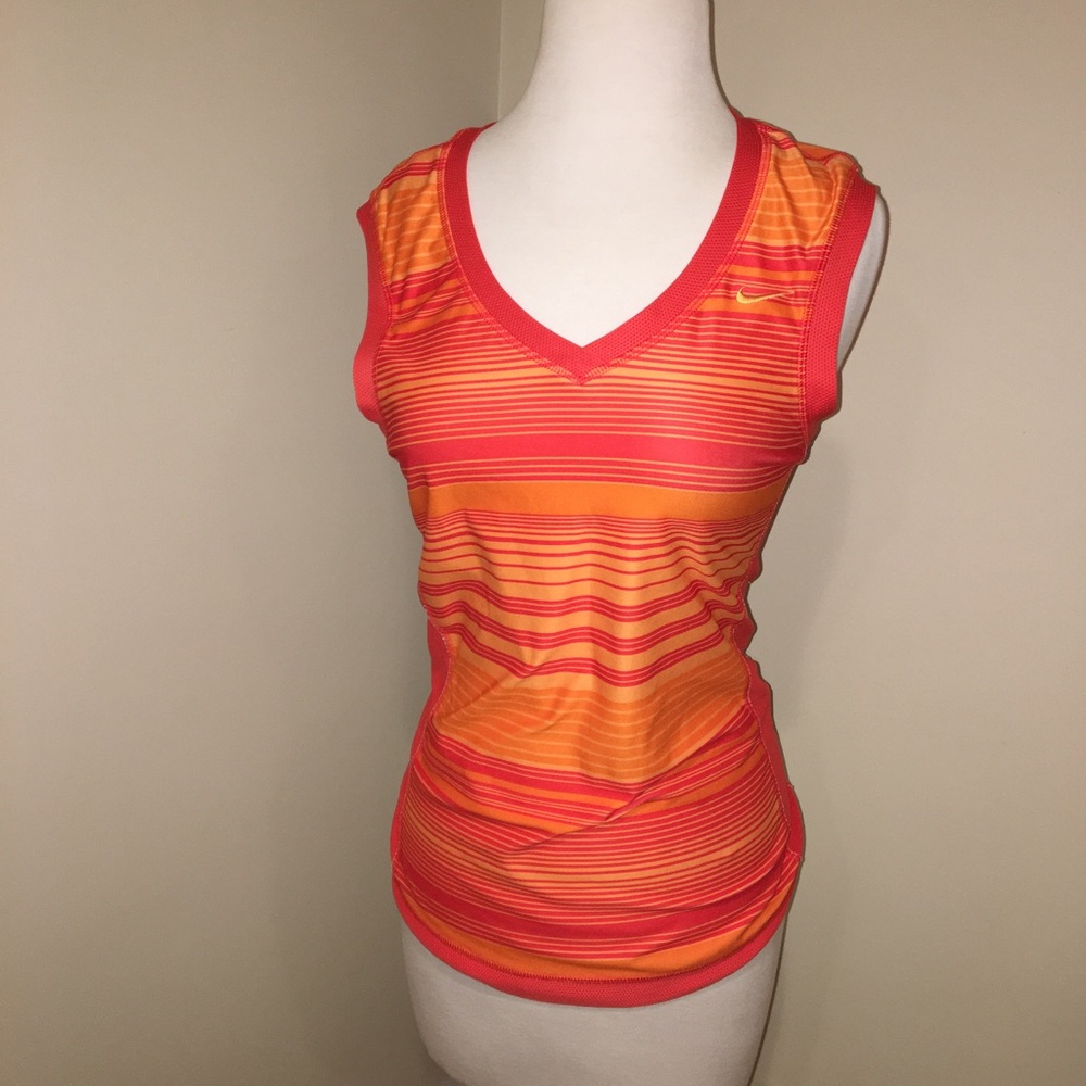Nike fit dry sleeveless workout top