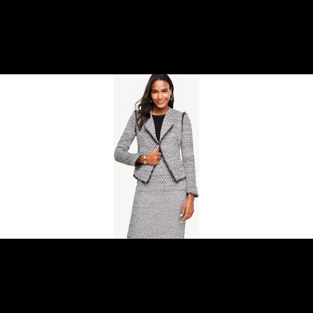 🎉HP🎊❤️Ann Taylor fringe trim blazer. - Picture 4 of 8