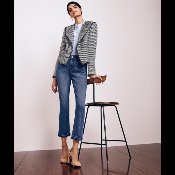 🎉HP🎊❤️Ann Taylor fringe trim blazer. - Picture 3 of 8