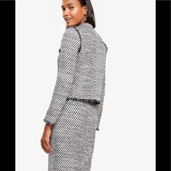 🎉HP🎊❤️Ann Taylor fringe trim blazer. - Picture 5 of 8