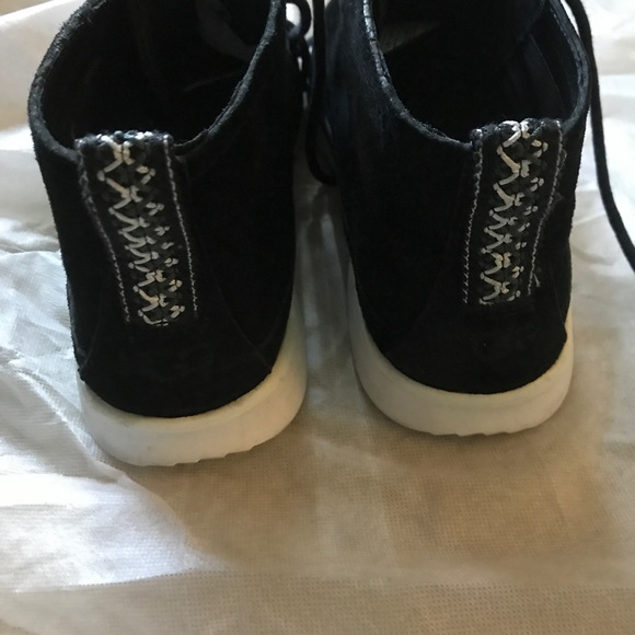 Ugg shoes main image 4