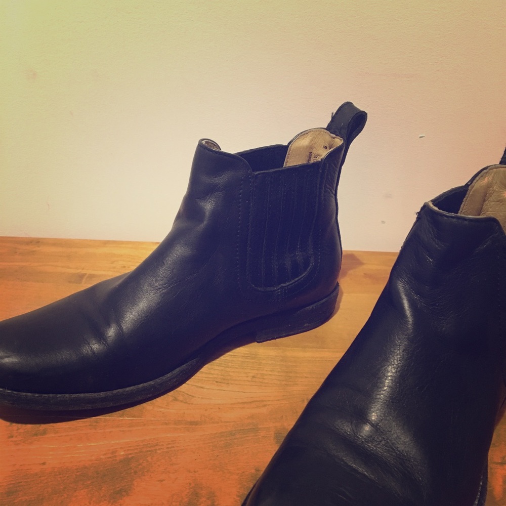 FRYE Phillip Chelsea Boot