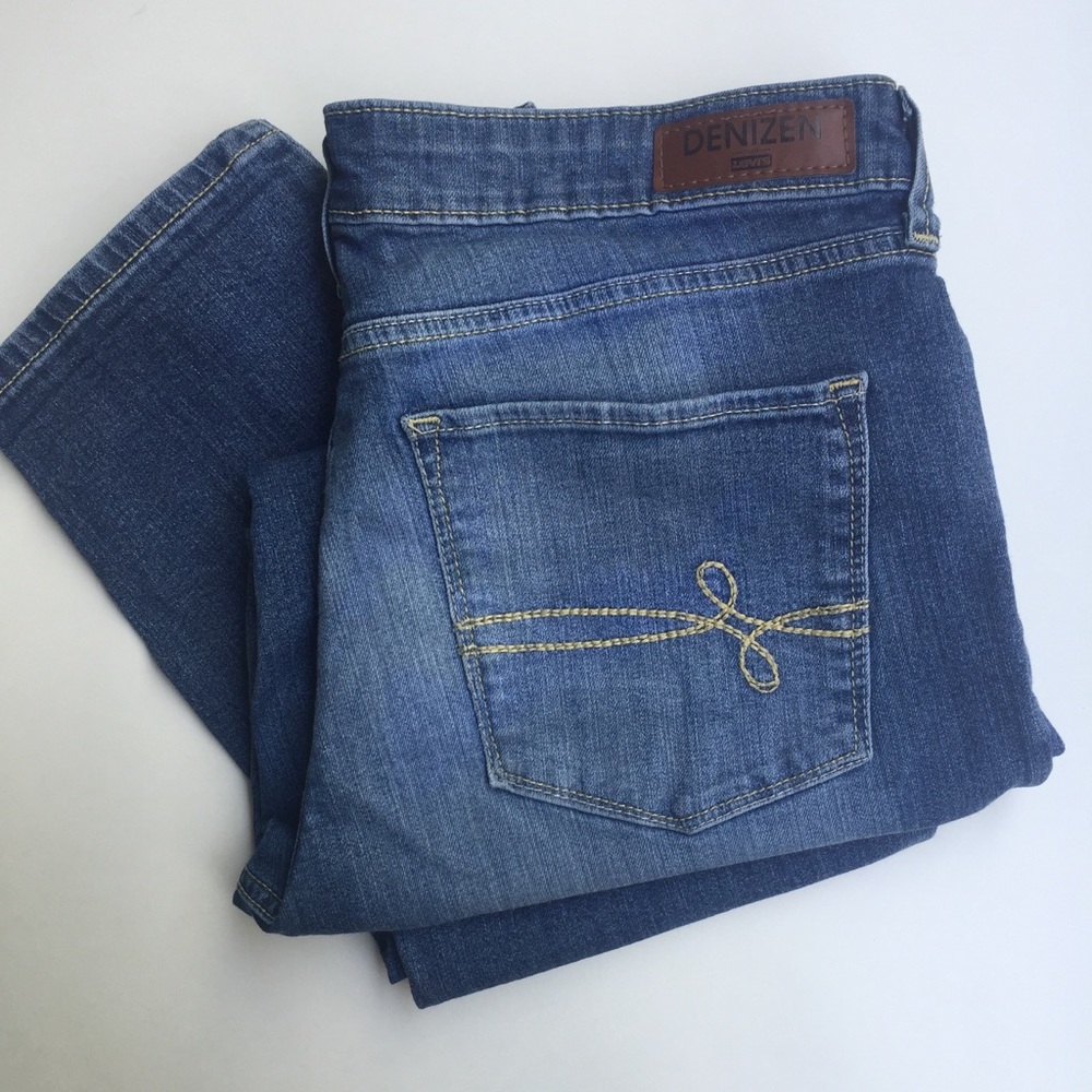 Levi's crop jeans
