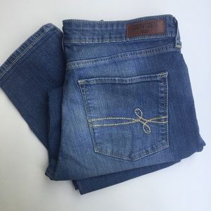 Levi's crop jeans