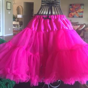 Bright pink pettiskirt 3T
