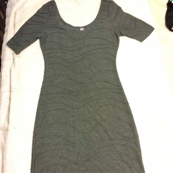Wavy gray dress - Picture 1 of 3