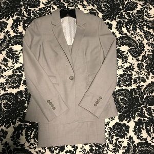 Express skirt suit