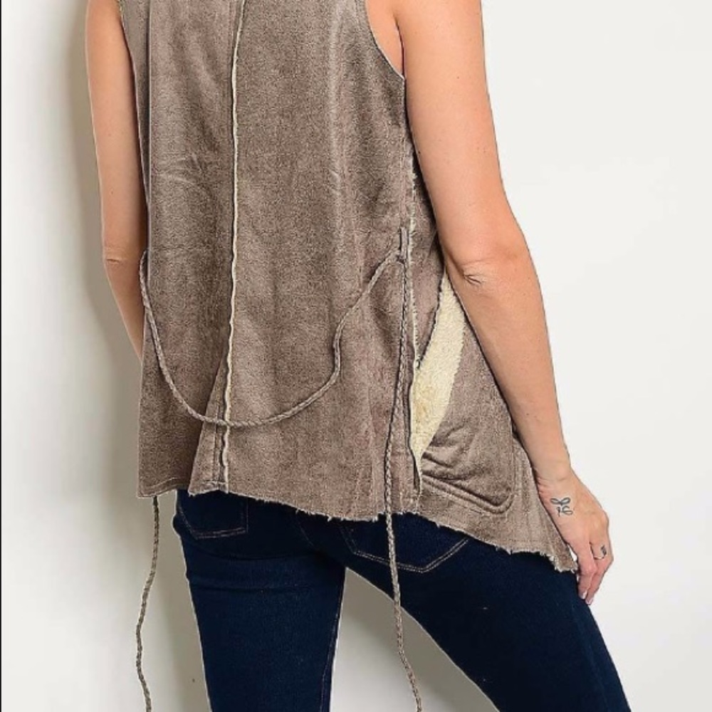 🎉 LAST ONE🎉 Brown Belted Sherpa Vest - Picture 2 of 3