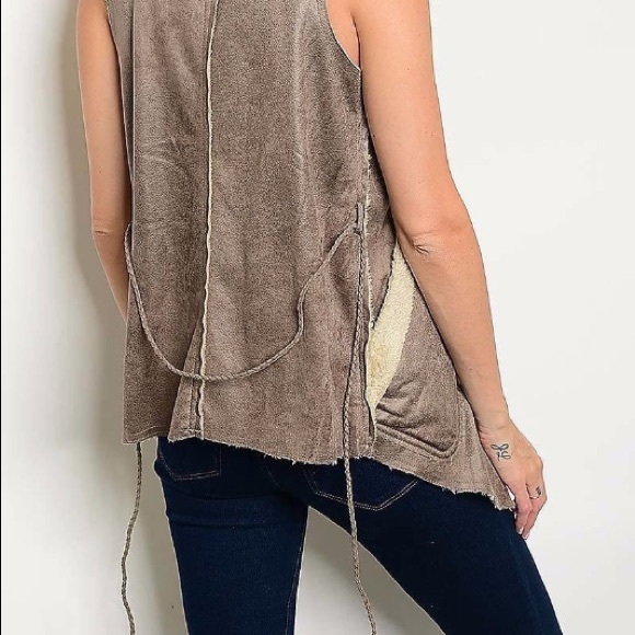 🎉 LAST ONE🎉 Brown Belted Sherpa Vest - Picture 2 of 3