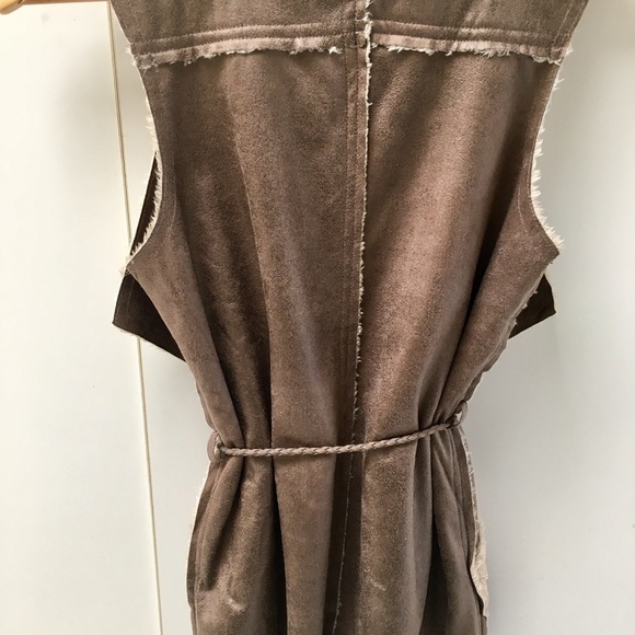 🎉 LAST ONE🎉 Brown Belted Sherpa Vest - Picture 3 of 3