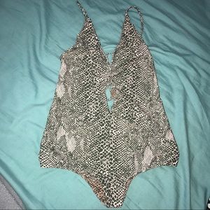 Acacia Kokomo in tropical snake