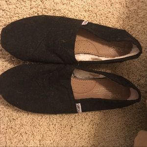 Black TOMS