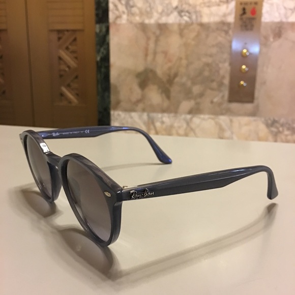 Ray-Ban RB3447 Round Metal 9198B1 Round Silver Sunglasses  100% Authentic Ray-Ban Round Mirror Gray Sunglasse