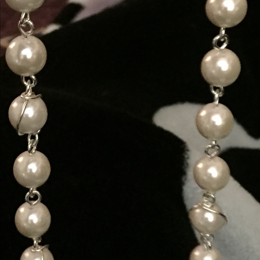 Avon Twinning Pearlesque  Necklace &!Earring set