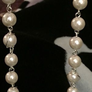 Avon Twinning Pearlesque  Necklace &!Earring set