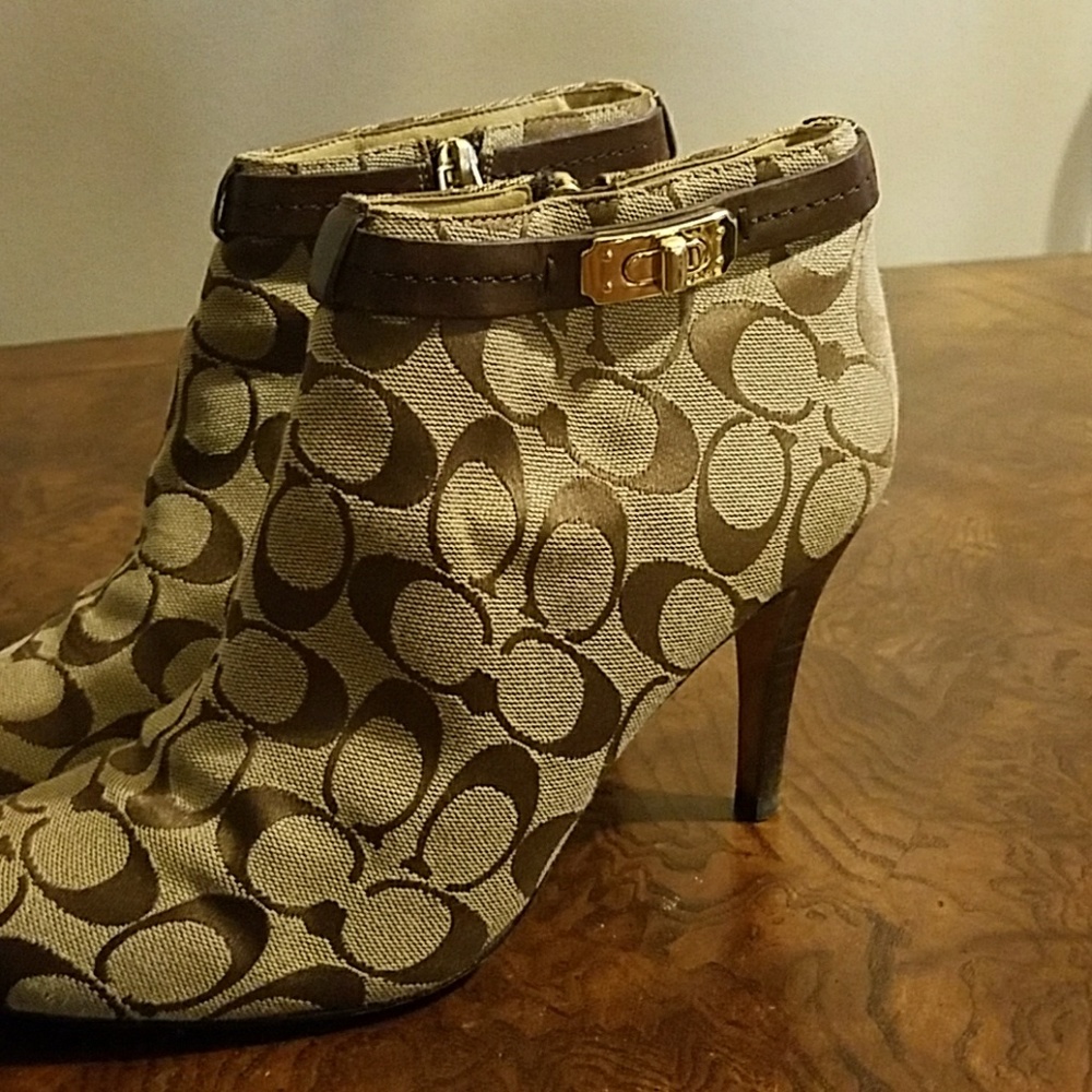 Authentic coach boots