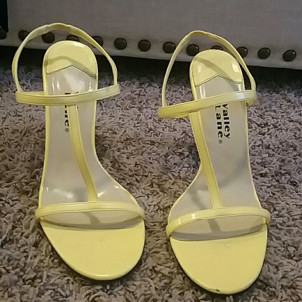 Size 7 strappy heel