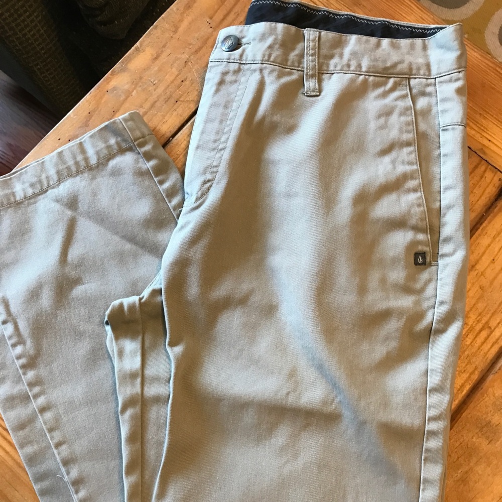 Volcom corpo class chino pants size 32