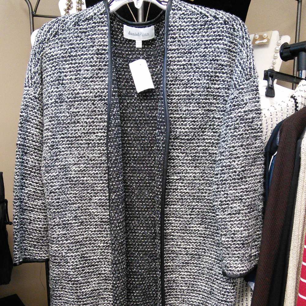 Black/white sweater long sz medium