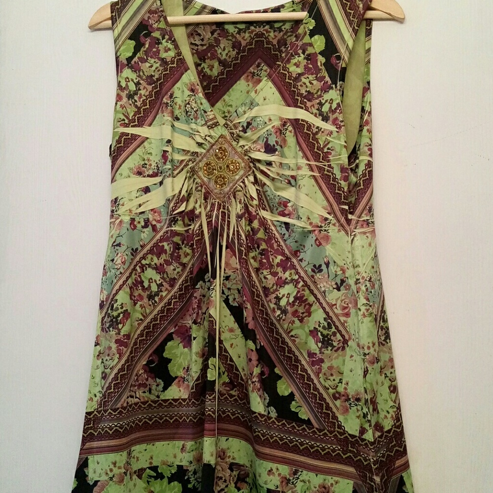 Apt 9 top size large green festival or office top