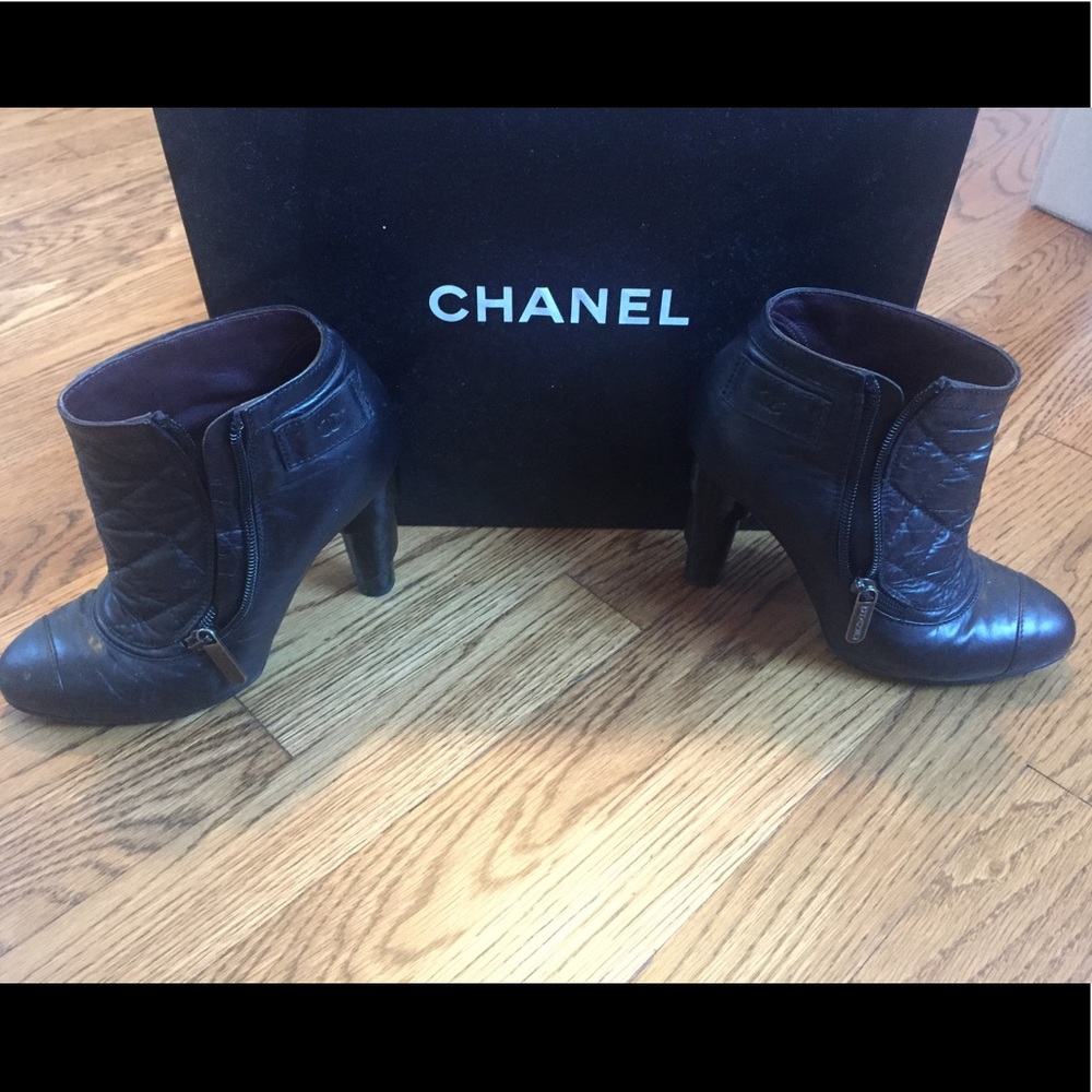 Authentic CHANEL short boots. Booties heels.