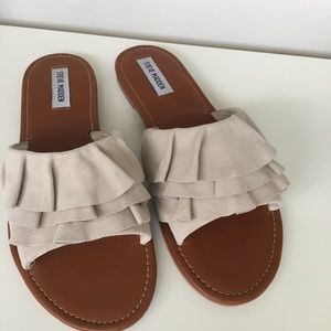 Steve Madden GETDOWN Suede Sandal in Sand, size 9