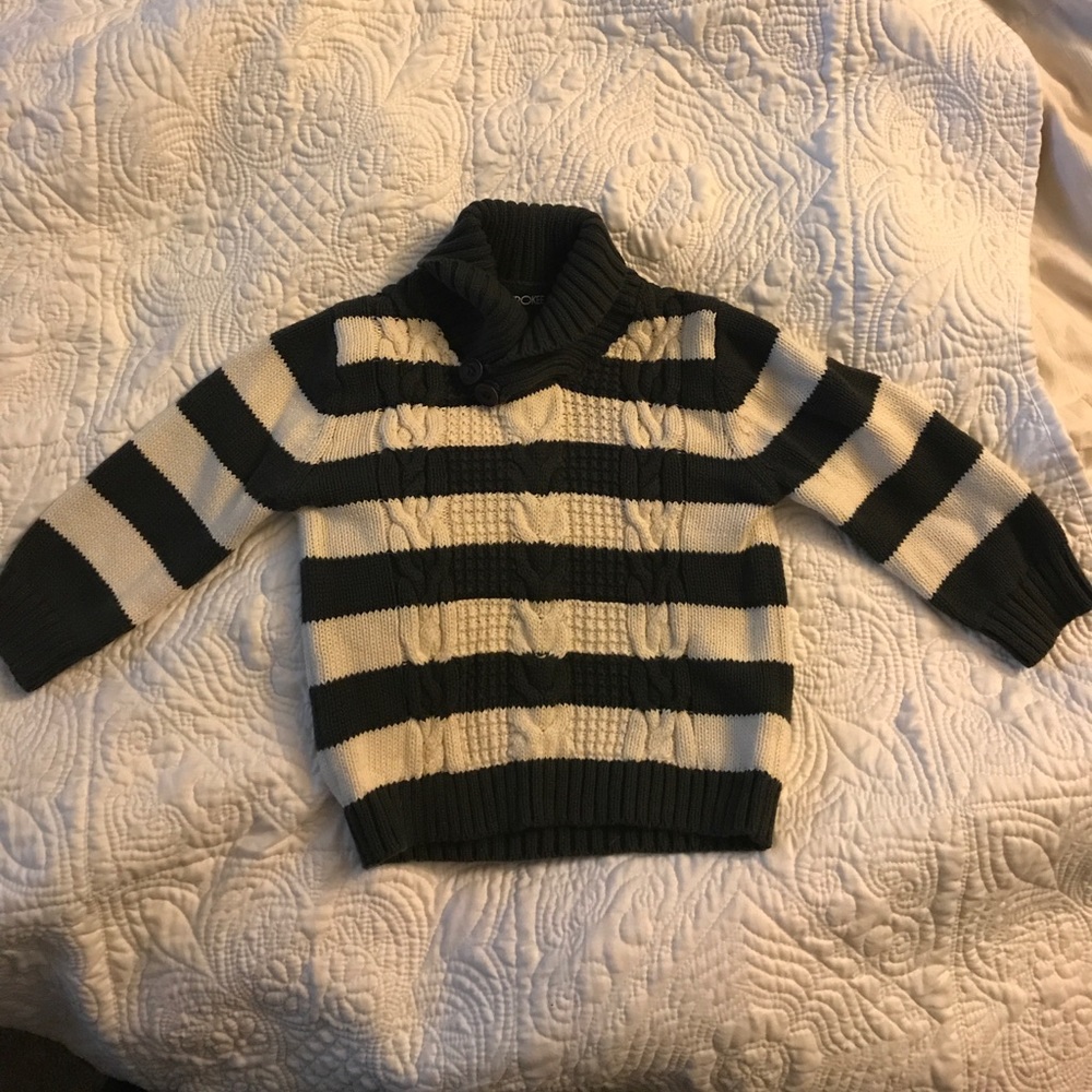 2T boys sweater, like new, worn once