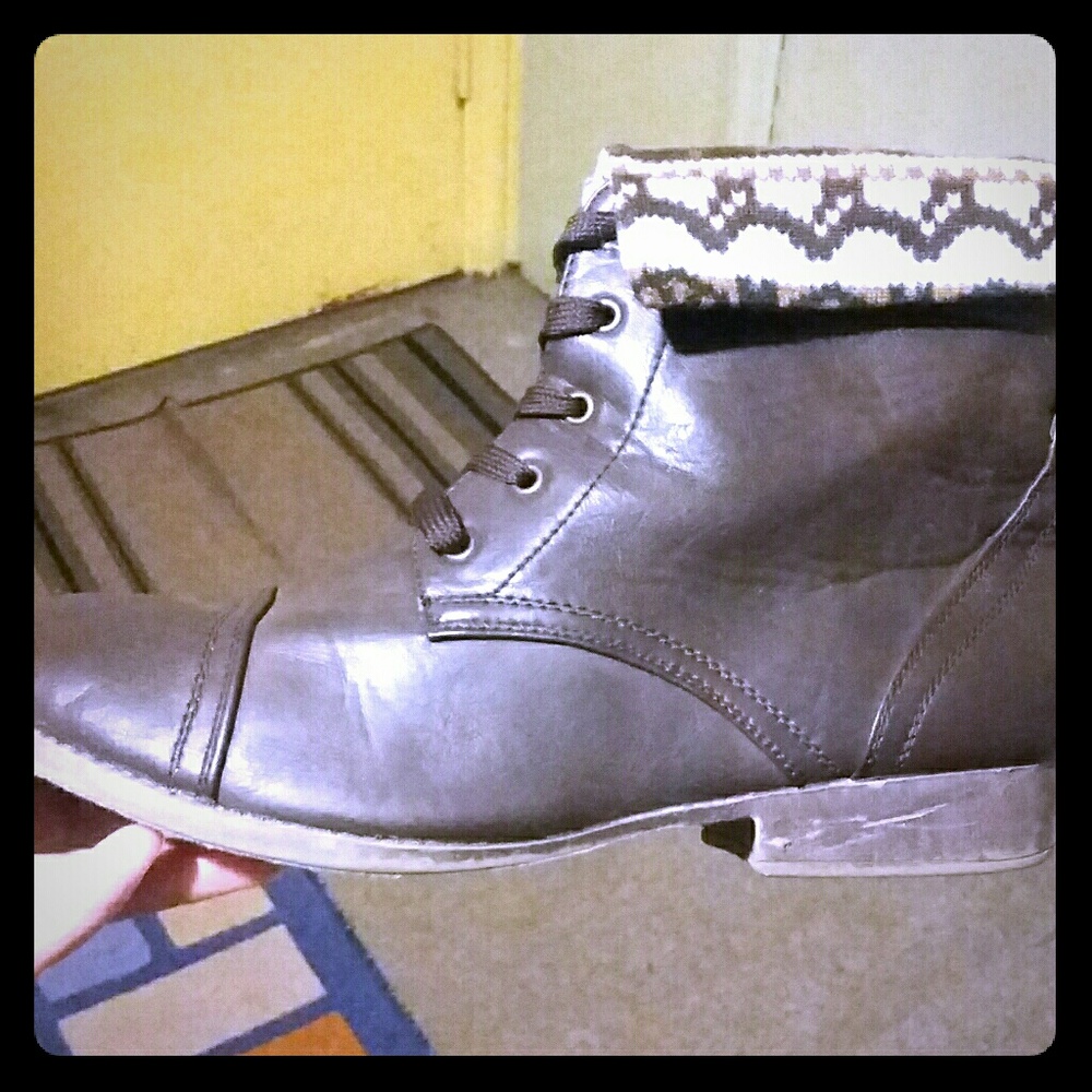 Combat boots