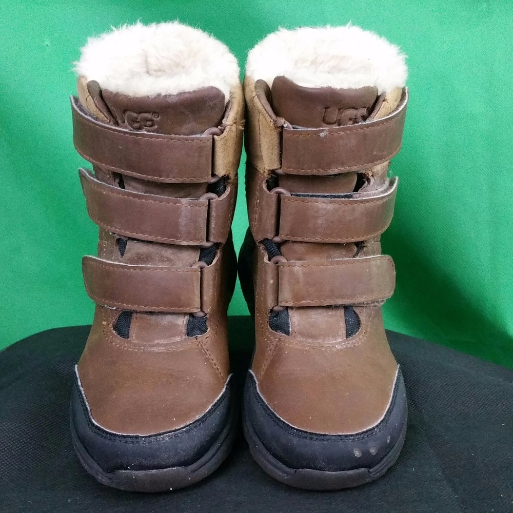 UGG "KIT" BOYS BOOTS - Size 13 (PRELOVED but NICE)