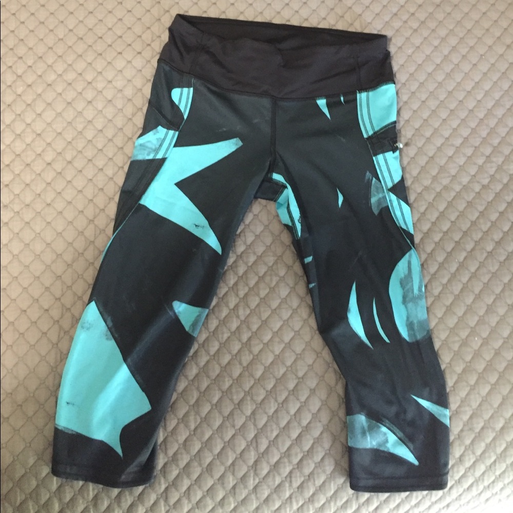 Lululemon capris size 6