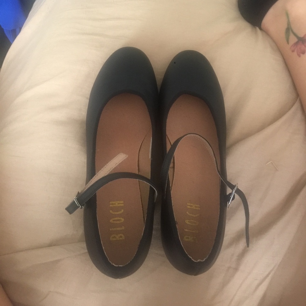 Tap dancing shoes