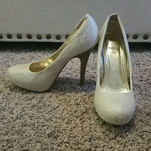 Size 7 cream heels
