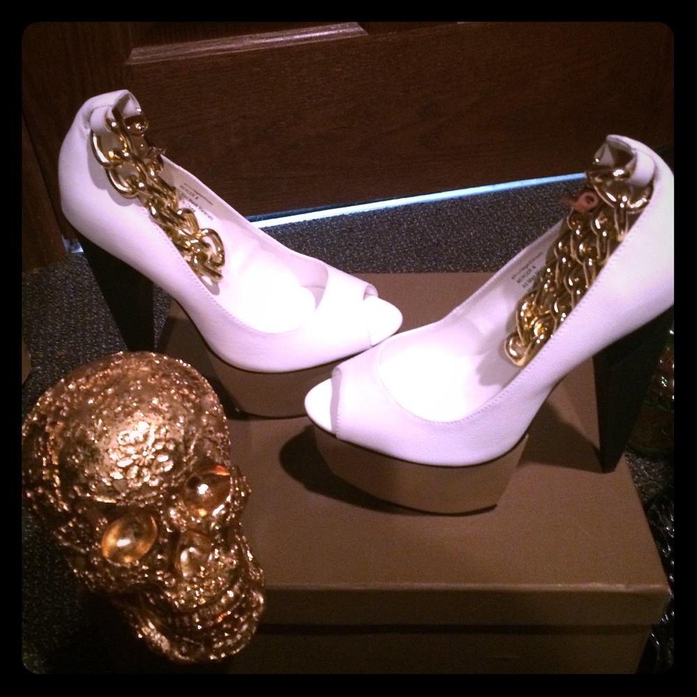 Shoes size 8 privileged