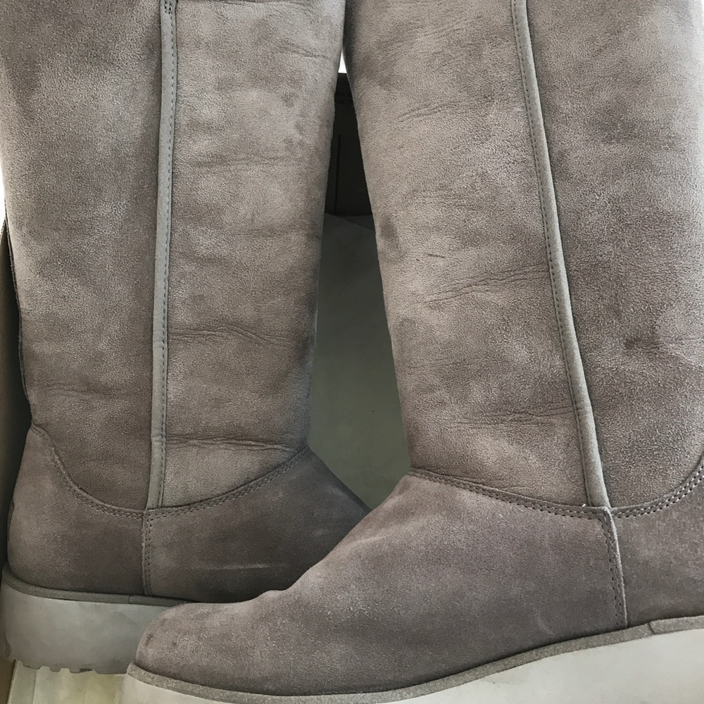 UGGS "KARA" Sz 10