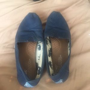 Navy blue toms