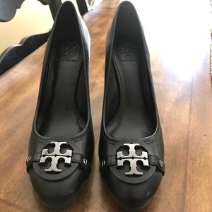 Tory Burch Black Logo Pump Heel