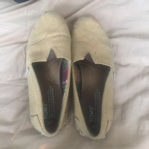 Tan toms