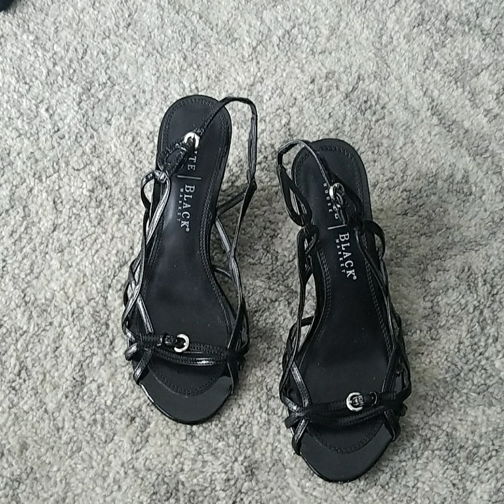 Black house white market shoes